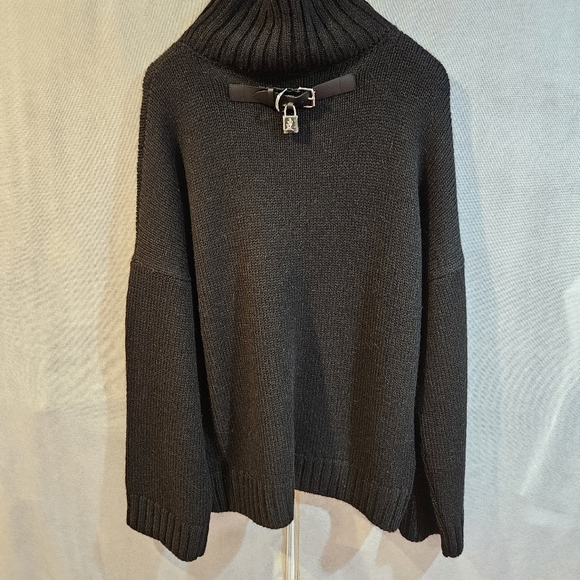 JW ANDERSON Turtle Neck Jumper with Patched Logo & Lock - Picture 6 of 8